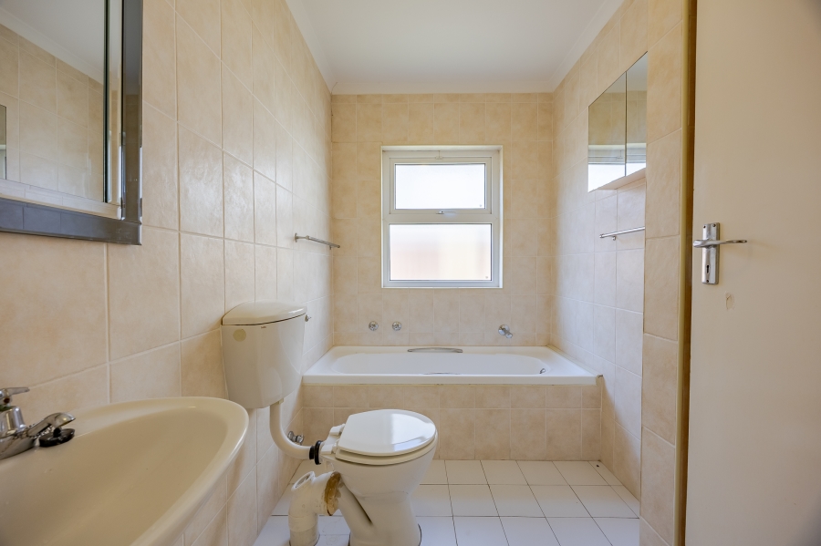 2 Bedroom Property for Sale in Lakeside Western Cape